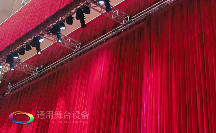 舞臺阻燃幕布面料的密度、吸光度對舞臺音響的擴聲、舞臺阻燃幕布的光效影響